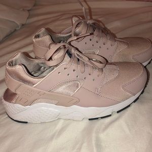 Nike Huarache (Dusty Pink)